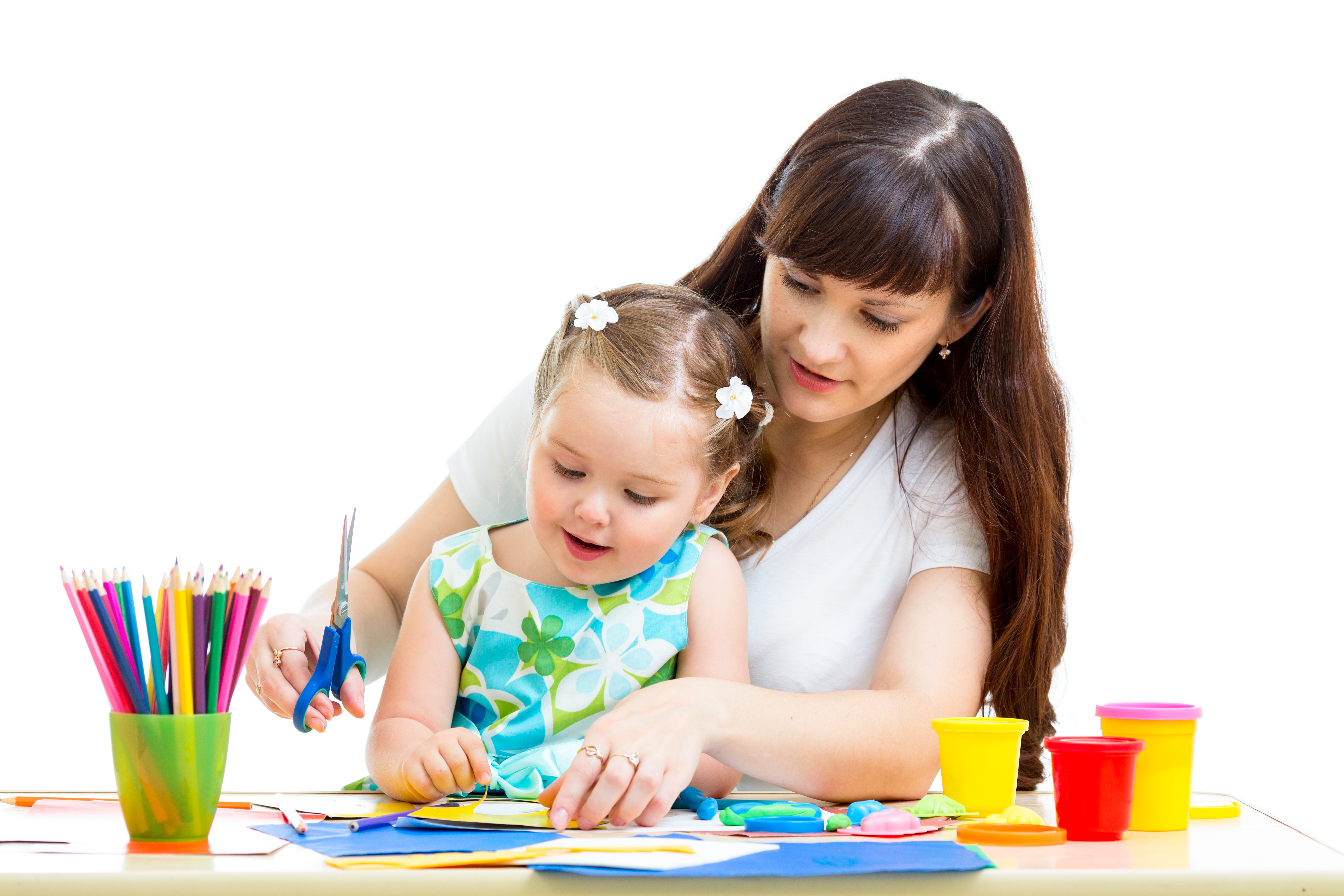 Mother and child draw and cut together Foto: COLOURBOX